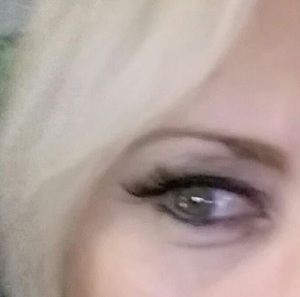 Meet your Posher, Mona